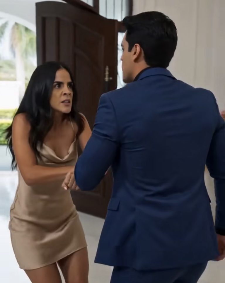 La Echó de la Mansión por su Madre… Pero Ella Reveló un Secreto