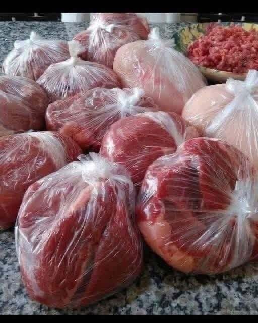La carne del supermercado puede verse perfecta… pero revisa esto antes de comprarla