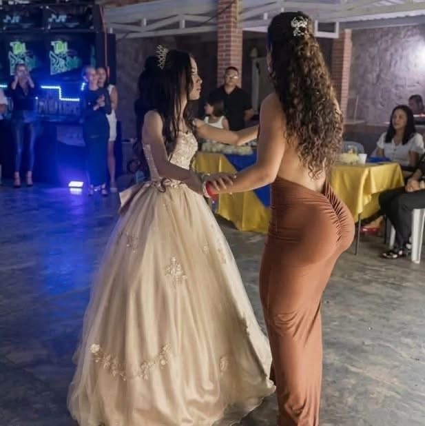 FUE A LA FIESTA DE 15 DE SU HERMANA… Y UNA SOLA FOTO DESATÓ LA POLÉMICA